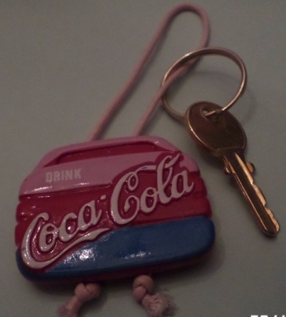 93109-3 € 2,50 coca cola sleutelhanger plastic